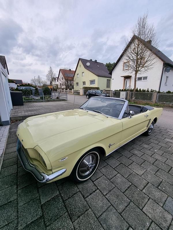 Gebraucht Ford Mustang 200 PS (147 kW) 1965 Gelb Cabrio