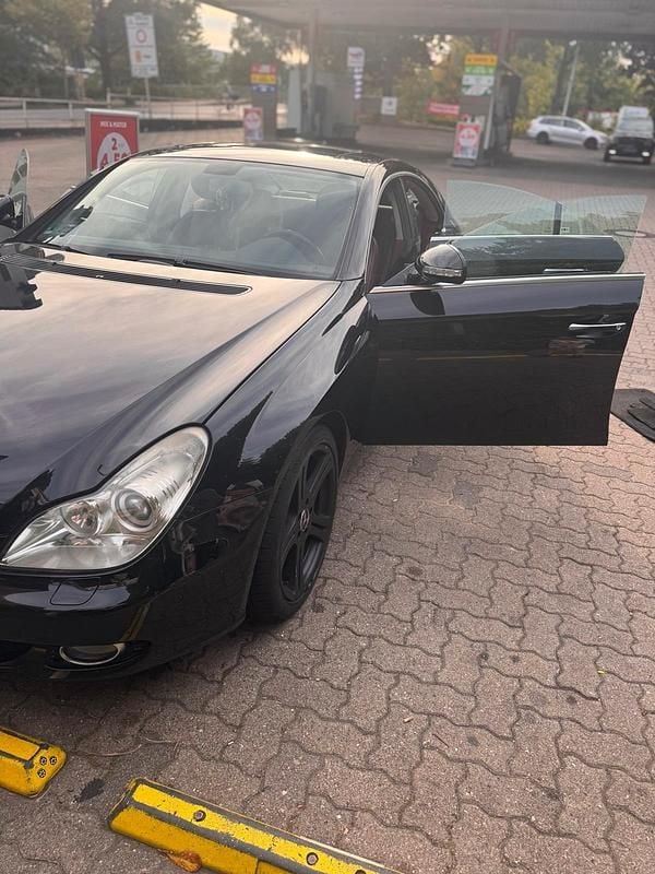 Schwarz Gebraucht 2007 Mercedes CLS320 Limousine | 8.900 € (Fairer Preis) - Bild 1/4