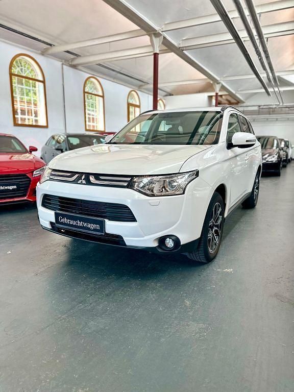 Weiß Gebraucht 2013 Mitsubishi Outlander SUV | 8.900 € (Fairer Preis) - Bild 1/4