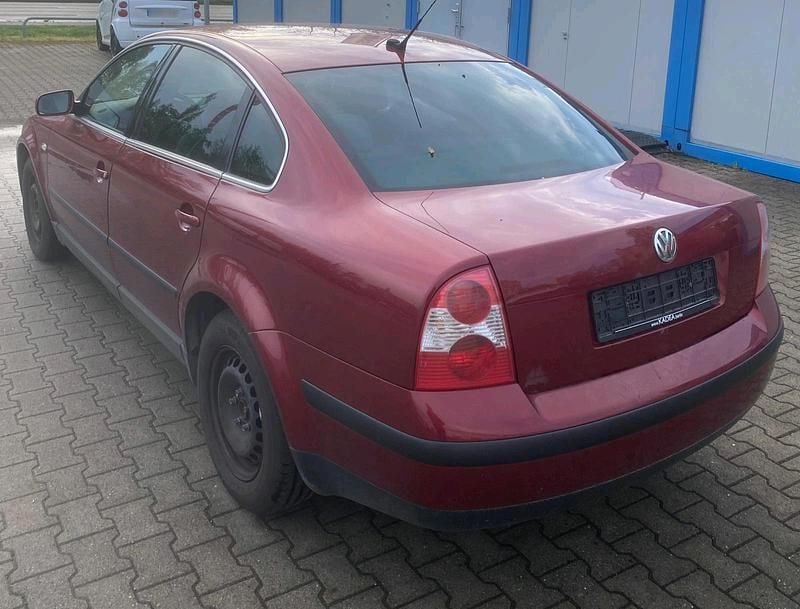 Gebraucht VW Passat 150 PS (110 kW) 2003 Rot Limousine
