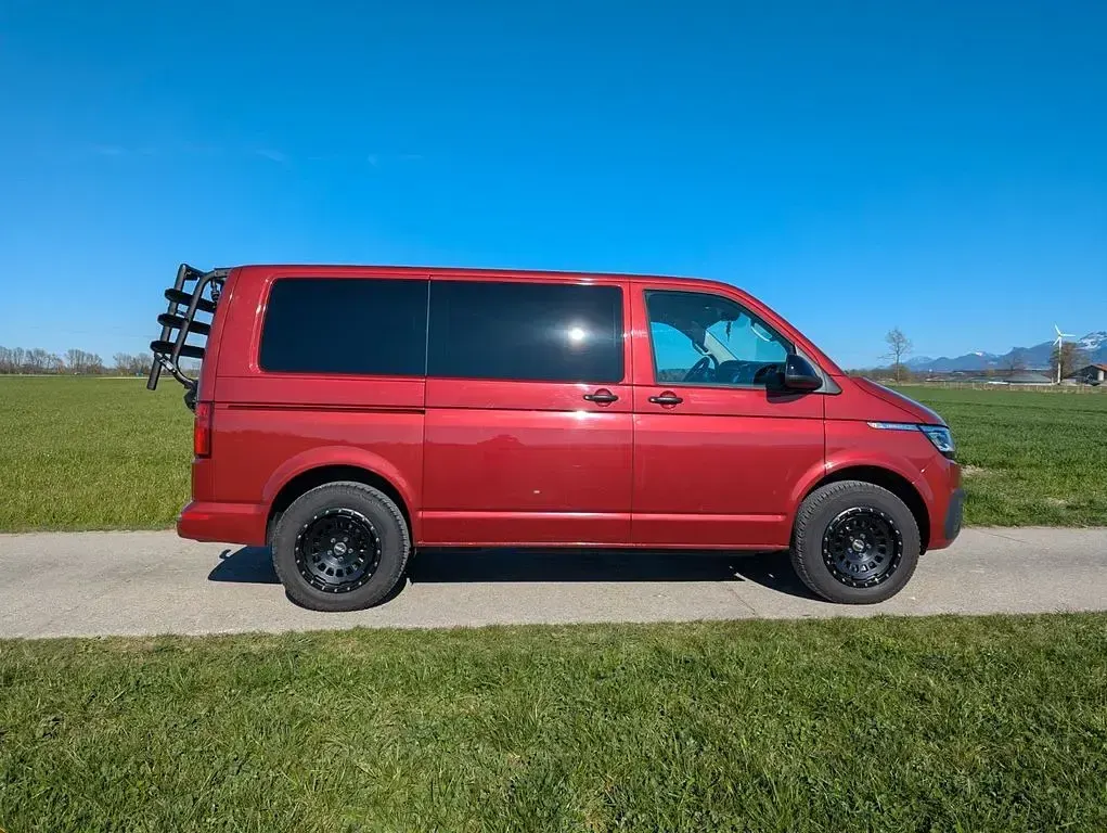 Gebraucht VW Multivan 150 PS (110 kW) 2021 Rot Van / Kleinbus