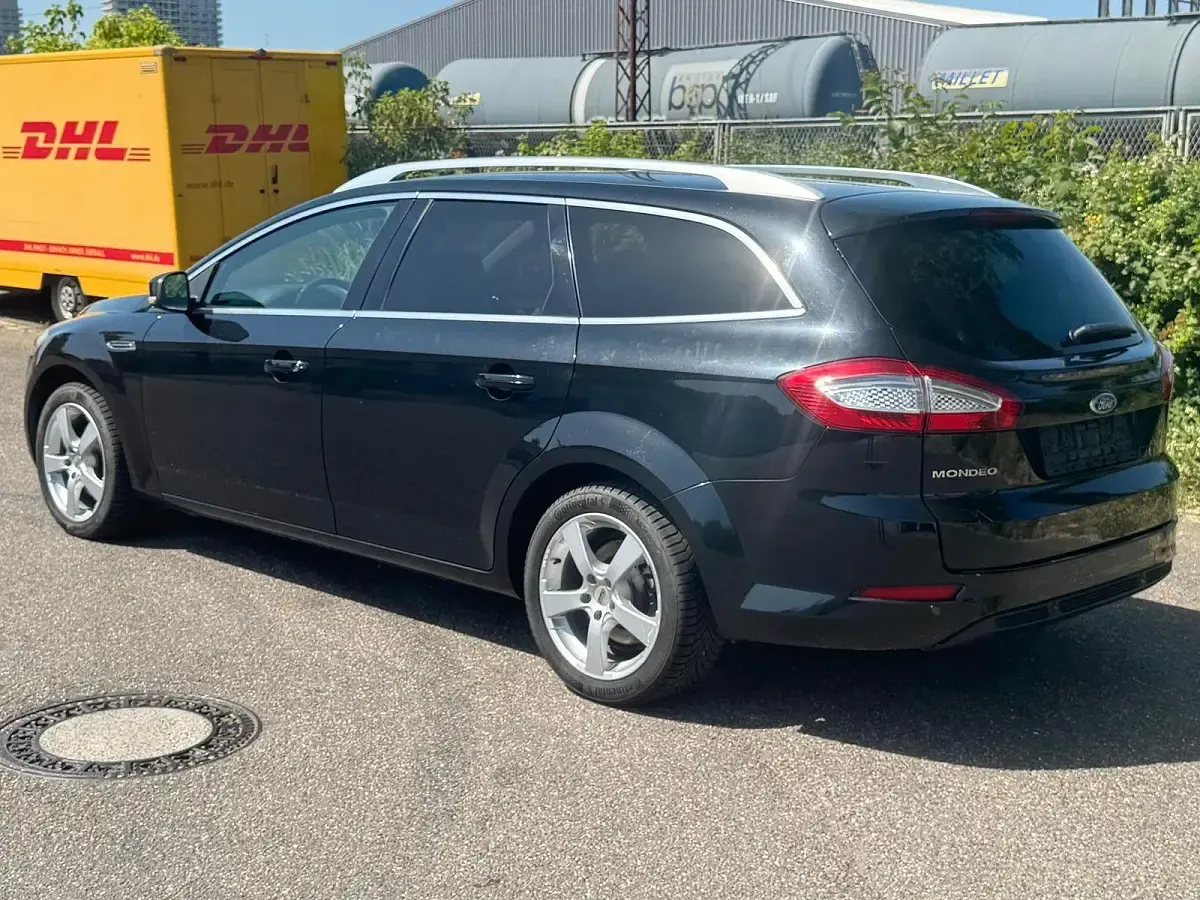 Gebraucht Ford Mondeo 140 PS (102 kW) 2010 Schwarz Kombi