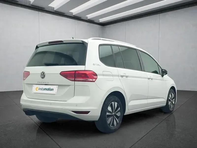 Gebraucht VW Touran 150 PS (110 kW) 2025 Weiß Van / Kleinbus