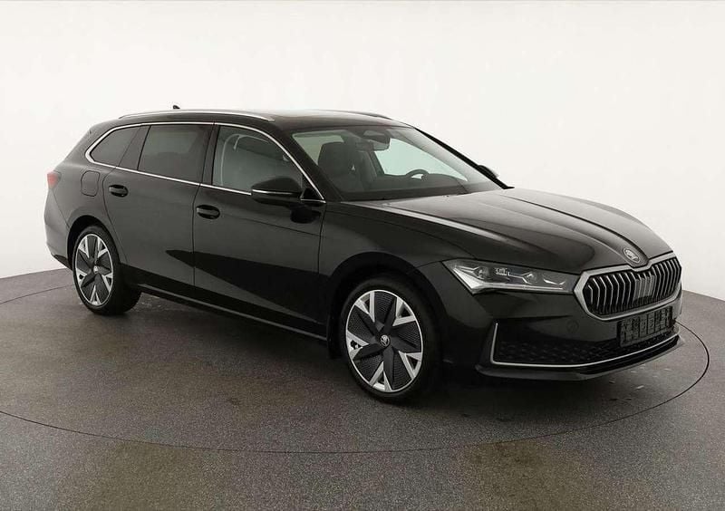 Onyx schwarz metallic Gebraucht 2024 Skoda Superb Selection Kombi | 41.595 € (Guter Preis) - Bild 1/4