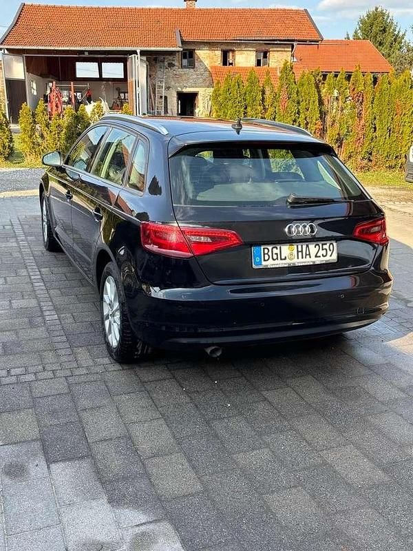 Gebraucht Audi A3 Attraction 105 PS (77 kW) 2013 Schwarz Kleinwagen
