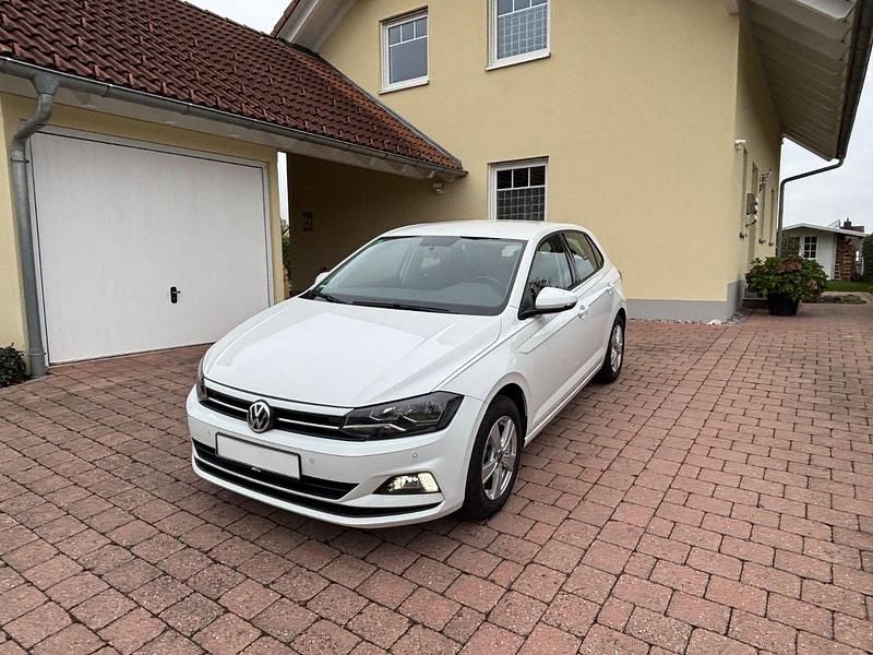 Weiß Gebraucht 2018 VW Polo Comfortline Kleinwagen | 11.990 € (Fairer Preis) - Bild 1/4
