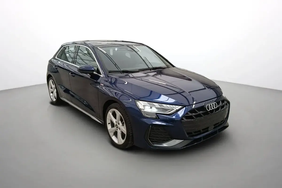 Gebraucht Audi A3 S-Line 150 PS (110 kW) 2025 Blau (bleu navarre) Kleinwagen