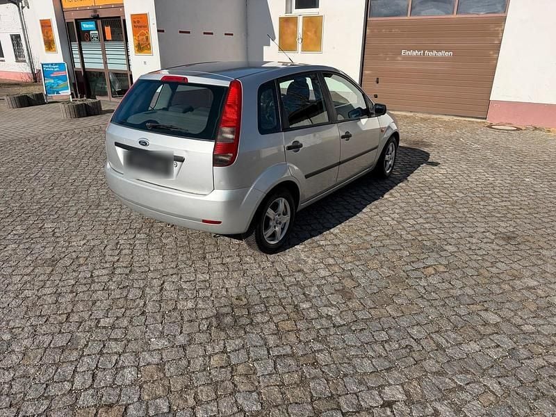 Gebraucht Ford Fiesta 80 PS (58 kW) 2003 Silber Kleinwagen