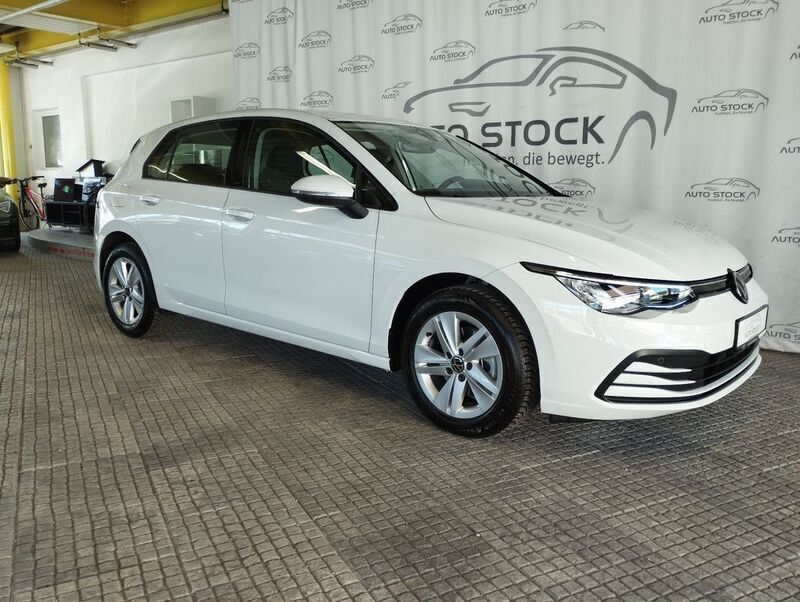 Pure white Gebraucht 2022 VW Golf VIII Life Limousine | 20.950 € (Guter Preis) - Bild 1/4