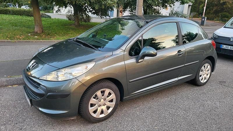 Grau Gebraucht 2006 Peugeot 207 Kleinwagen | 3.400 € (Fairer Preis) - Bild 1/4