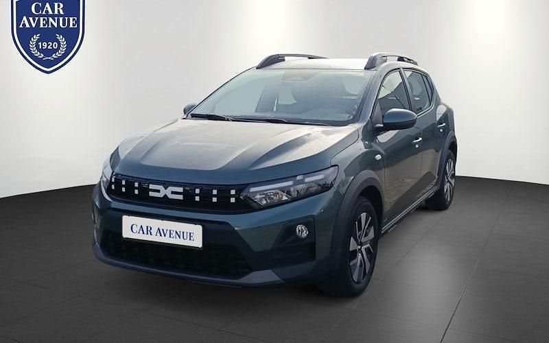 Neu Dacia Sandero Expression 110 PS (80 kW) 2026 Grün Limousine