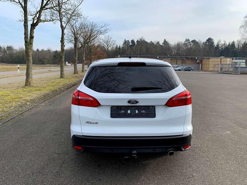 Gebraucht Ford Focus Business Edition 150 PS (110 kW) 2015 Frozen white Kombi