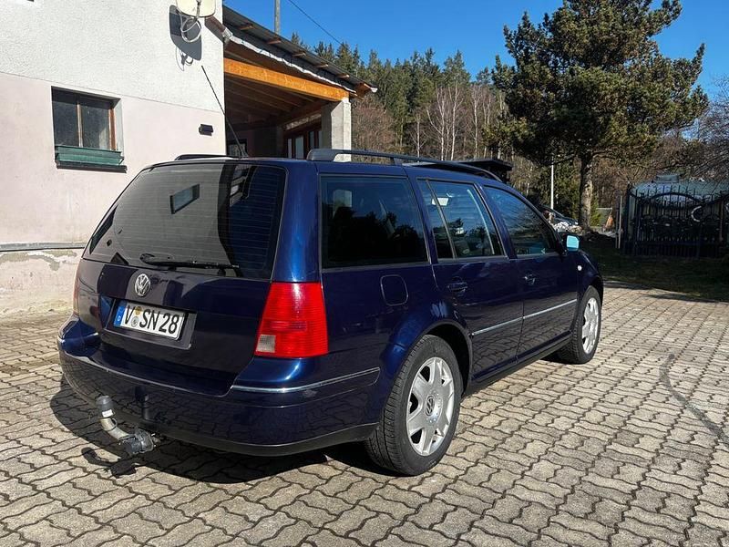 Gebraucht VW Bora Highline 105 PS (77 kW) 2001 Blau Kombi