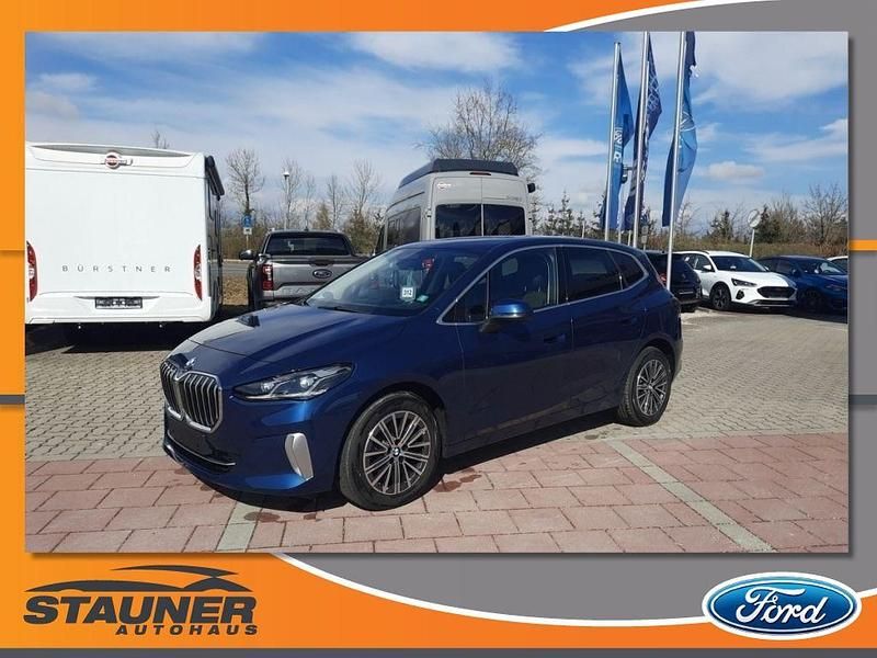 Phytonicblau metallic Gebraucht 2023 BMW 218 Active Tourer Luxury Line Van / Kleinbus | 24.480 € (Superpreis) - Bild 1/4