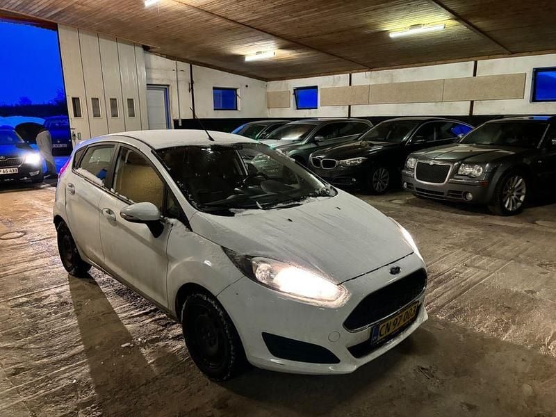 Gebraucht Ford Fiesta Trend 95 PS (69 kW) 2016 Weiß Pickup