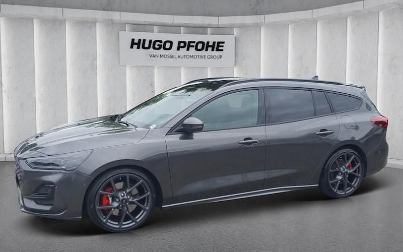 Grau Gebraucht 2024 Ford Focus ST Kombi | 38.900 € (Fairer Preis) - Bild 1/4