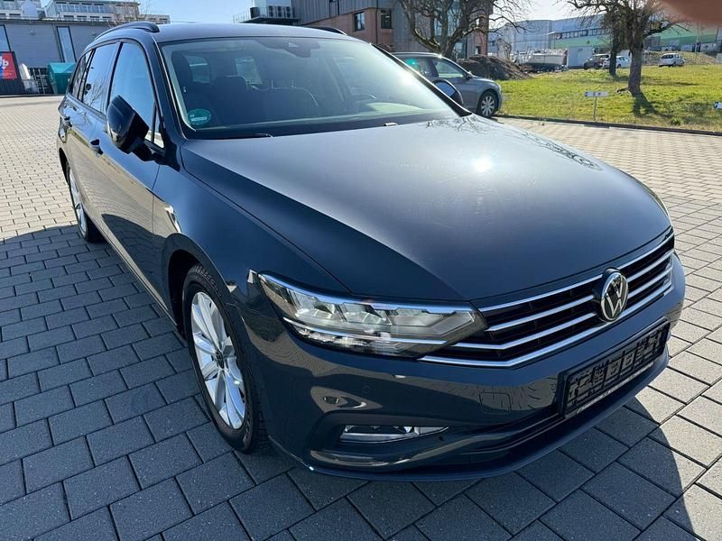 Gebraucht VW Passat 122 PS (89 kW) 2021 Grau Kombi