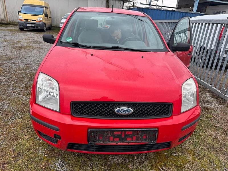 Rot Gebraucht 2004 Ford Fusion Limousine | 1.590 € (Superpreis) - Bild 1/4