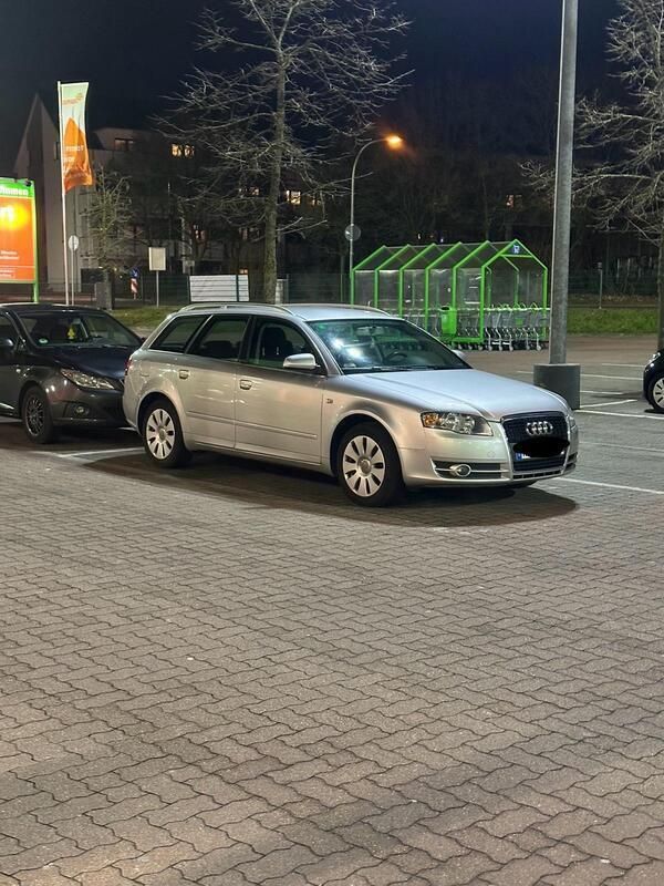 Grau Gebraucht 2005 Audi A4 Kombi | 5.000 € - Bild 1/4