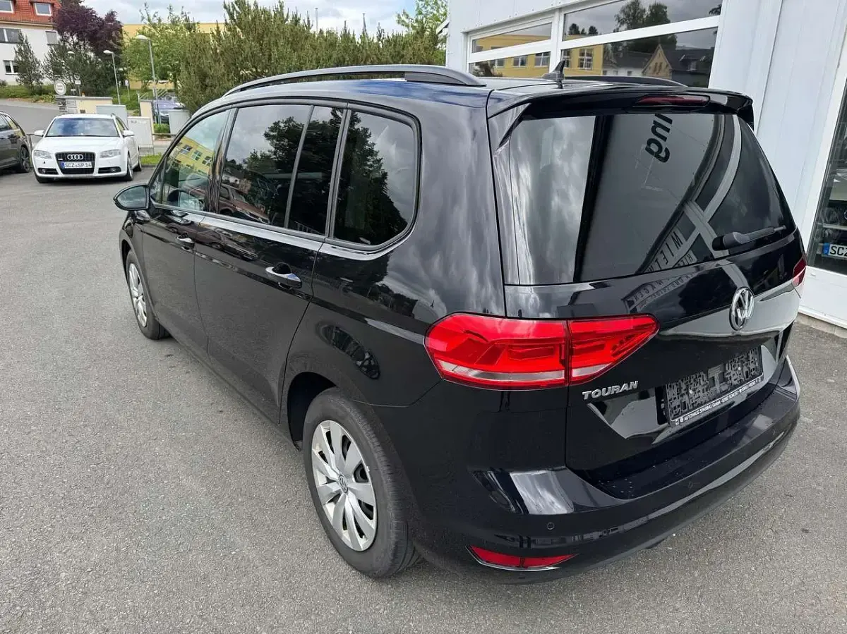 Gebraucht VW Touran Comfortline 150 PS (110 kW) 2020 Deep black perleffekt Van / Kleinbus