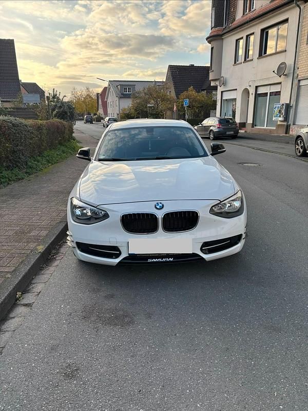 Weiß Gebraucht 2013 BMW 116 Sport Line Kleinwagen | 8.500 € (Etwas zu teuer) - Bild 1/4