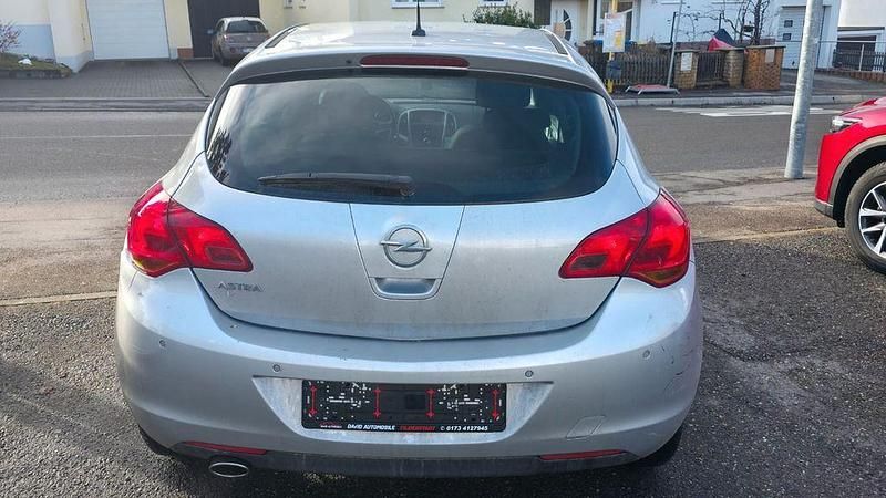 Gebraucht Opel Astra Edition 120 PS (88 kW) 2011 Silber Limousine