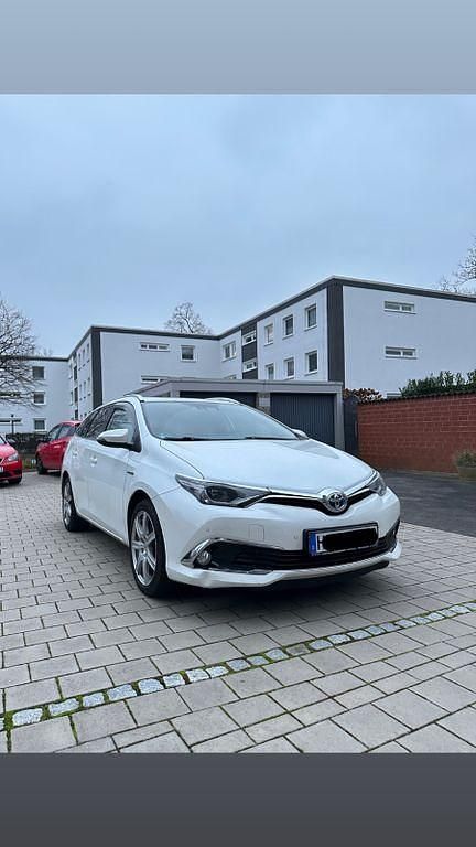 Gebraucht Toyota Auris Hybrid 99 PS (72 kW) 2015 Weiß Limousine