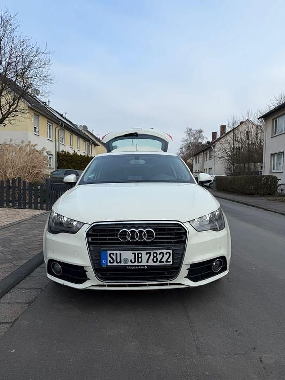 Gebraucht Audi A1 Attraction 86 PS (63 kW) 2011 Silber Kleinwagen