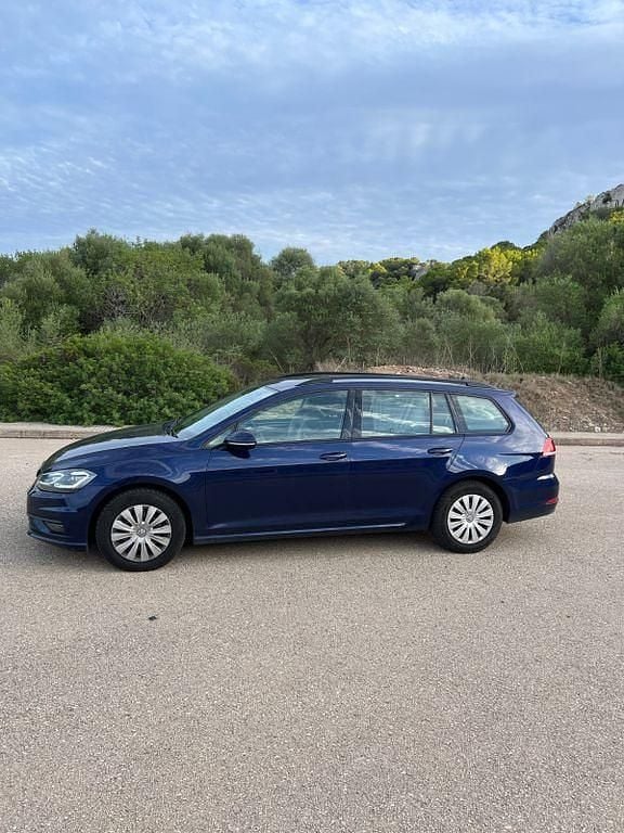 Blau Gebraucht 2018 VW Golf VII Comfortline Kombi | 8.900 € (Superpreis) - Bild 1/4