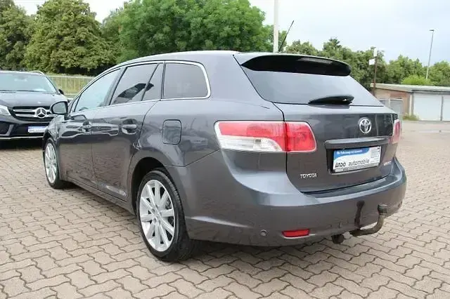Gebraucht Toyota Avensis Executive 150 PS (110 kW) 2009 Grau Kombi