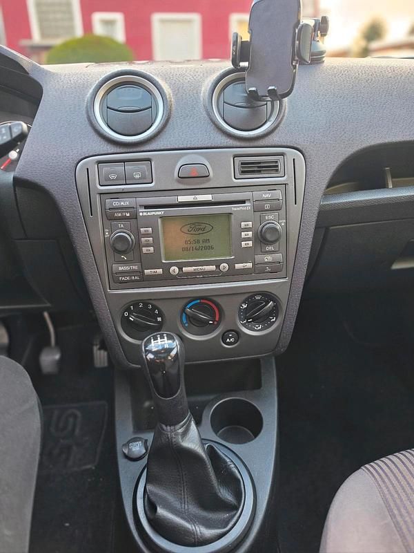 Gebraucht Ford Fusion 80 PS (58 kW) 2008 Schwarz Kleinwagen