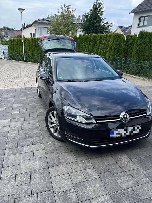 Schwarz Gebraucht 2016 VW Golf VII Limousine | 12.500 € (Guter Preis) - Bild 1/4