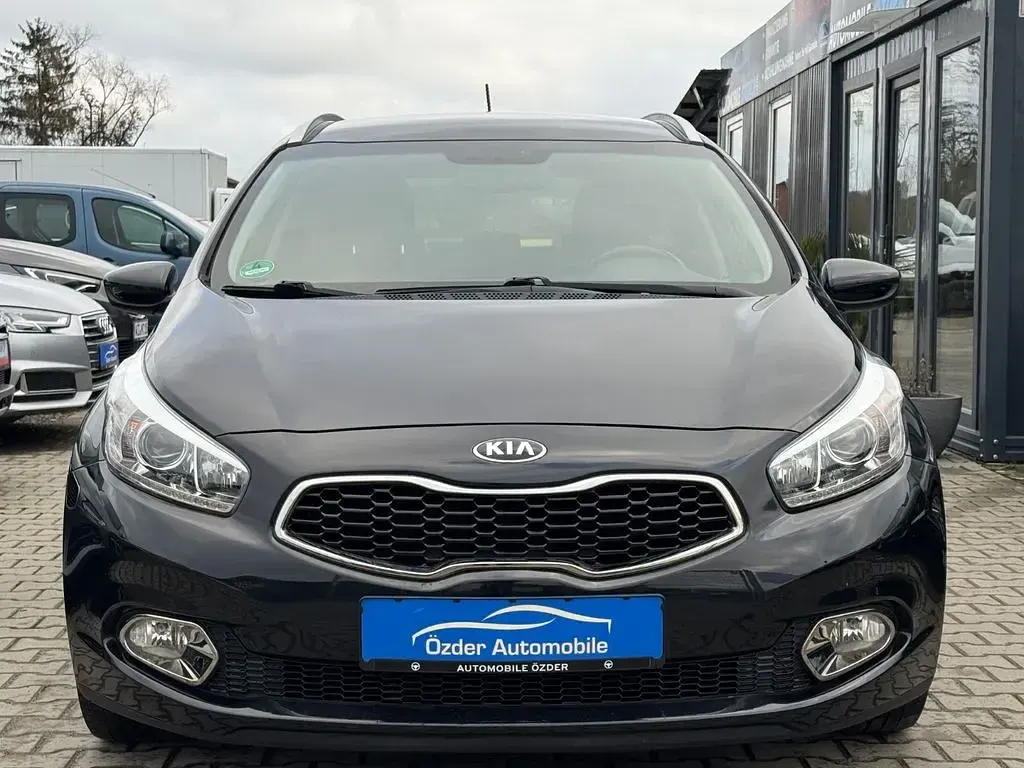 Gebraucht Kia Ceed DREAM-TEAM Edition 135 PS (99 kW) 2015 Schwarz Kleinwagen