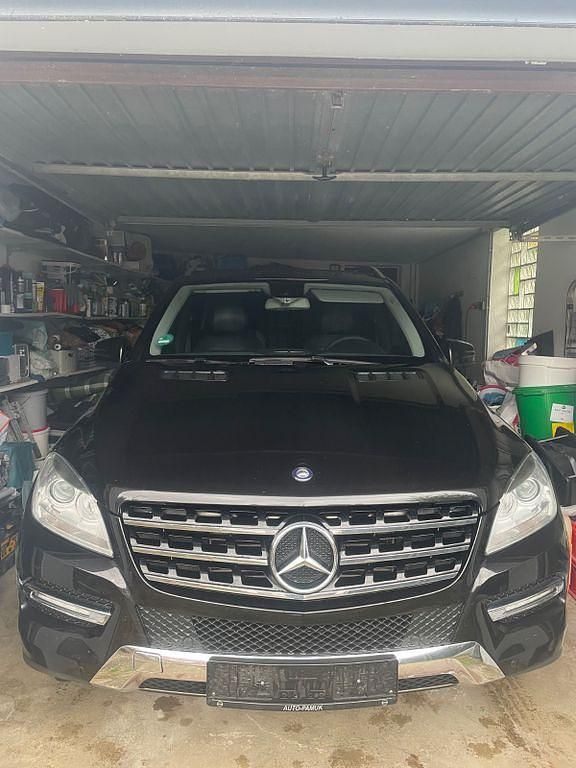 Schwarz Gebraucht 2012 Mercedes ML350 SUV | 20.500 € (Etwas zu teuer) - Bild 1/4