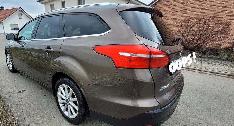 Gebraucht Ford Focus Titanium 125 PS (91 kW) 2017 Braun Kombi