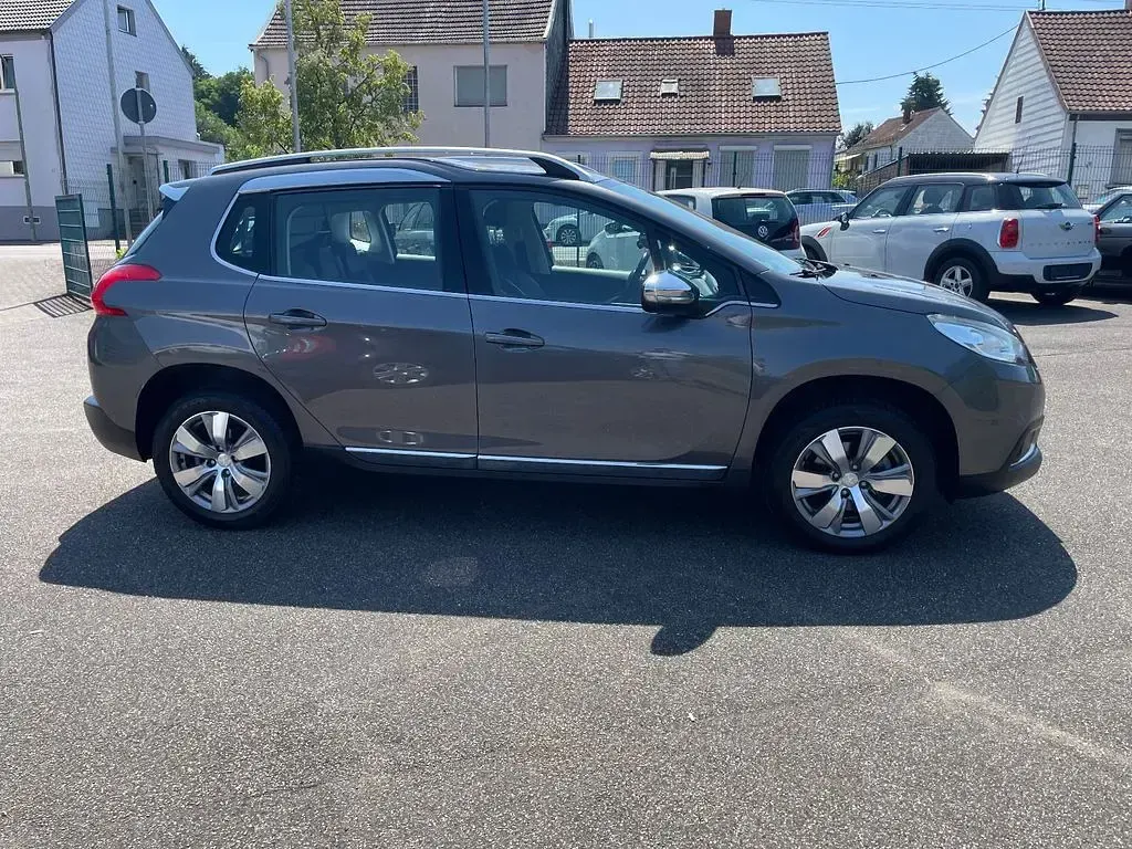 Gebraucht Peugeot 2008 Allure 120 PS (88 kW) 2015 Gris platinium SUV