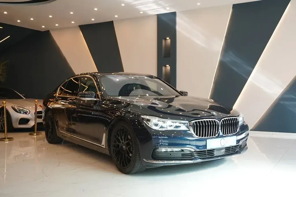 Usado BMW 740 258 HP (189 kW) 2017 Azul Sedan