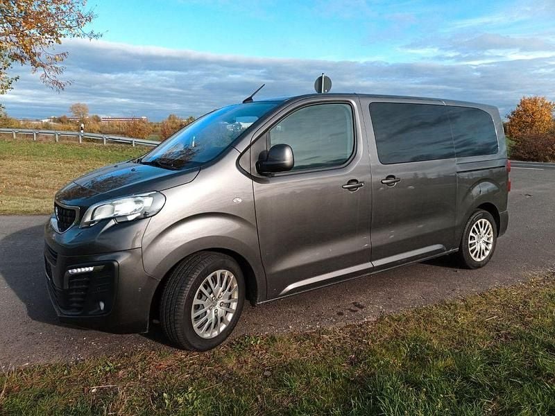 Grau Gebraucht 2020 Peugeot Traveller Active Van | 22.990 € (Superpreis) - Bild 1/4