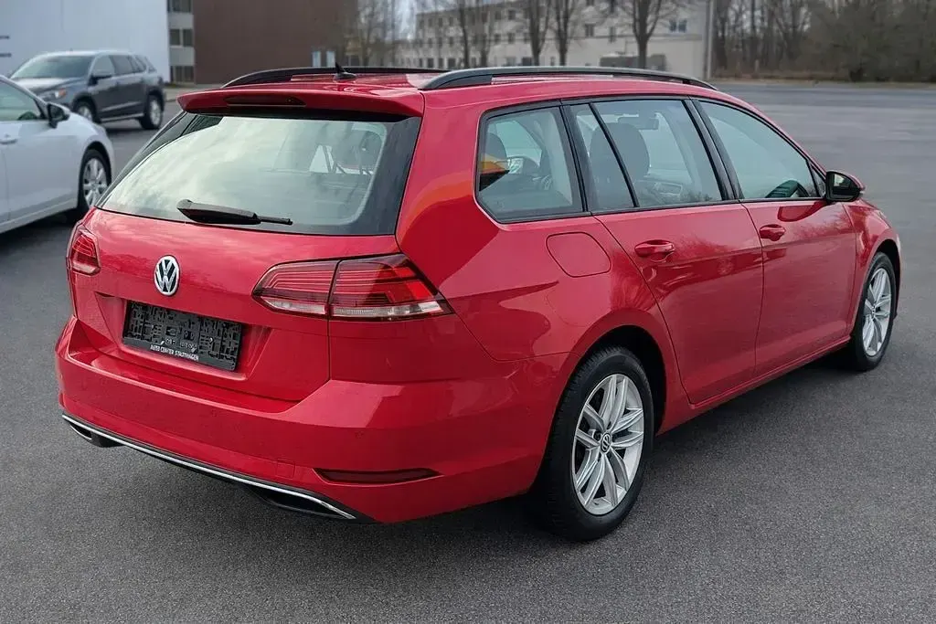 Gebraucht VW Golf VII Comfortline 116 PS (85 kW) 2018 Rot Kombi