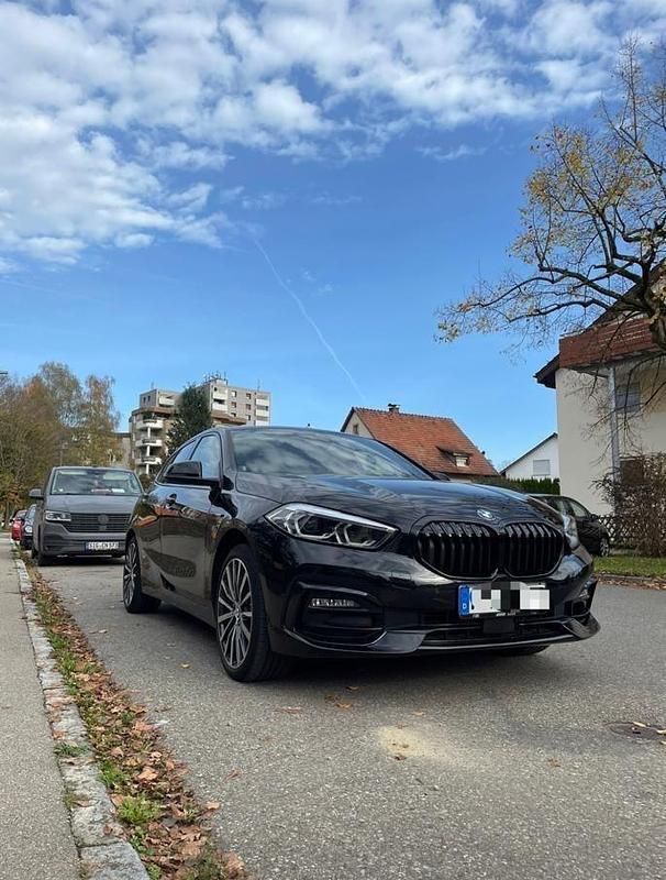 Schwarz Gebraucht 2010 BMW 120 Sport Line Kleinwagen | 24.999 € - Bild 1/4