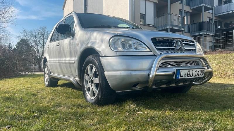 Gebraucht Mercedes ML320 218 PS (160 kW) 2001 Silber SUV