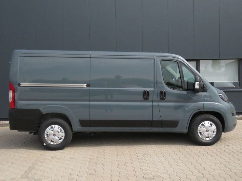 Gebraucht Fiat E-Ducato 89 kW (122 PS) 2023 Grau Van / Kleinbus