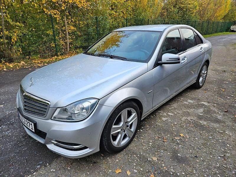 Silber Gebraucht 2012 Mercedes C180 Elegance Limousine | 9.050 € (Fairer Preis) - Bild 1/4