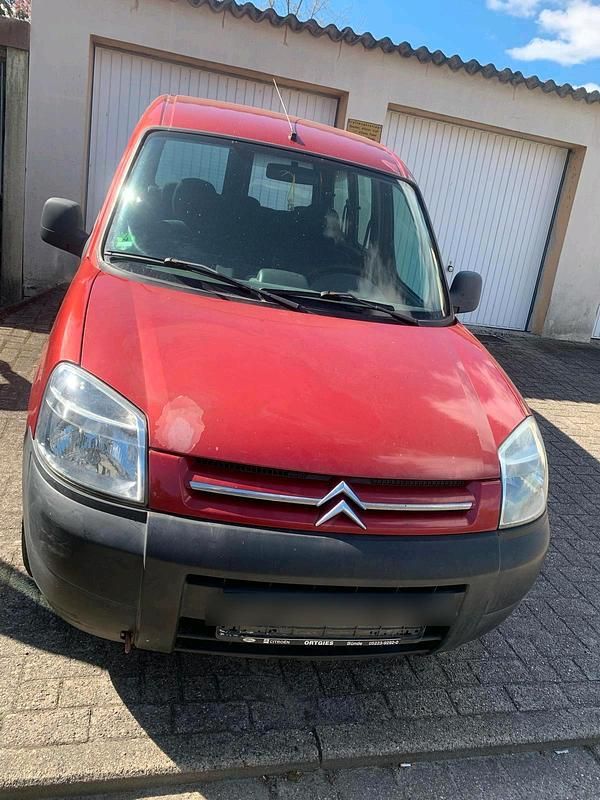 Rot Gebraucht 2005 Citroën Berlingo Van / Kleinbus | 599 € (Guter Preis) - Bild 1/4