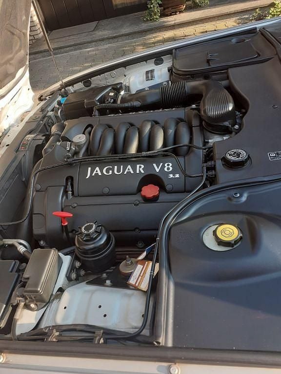 Second-hand Jaguar XJ8 237 CP (174 kW) 2000 Argintiu Berlinǎ