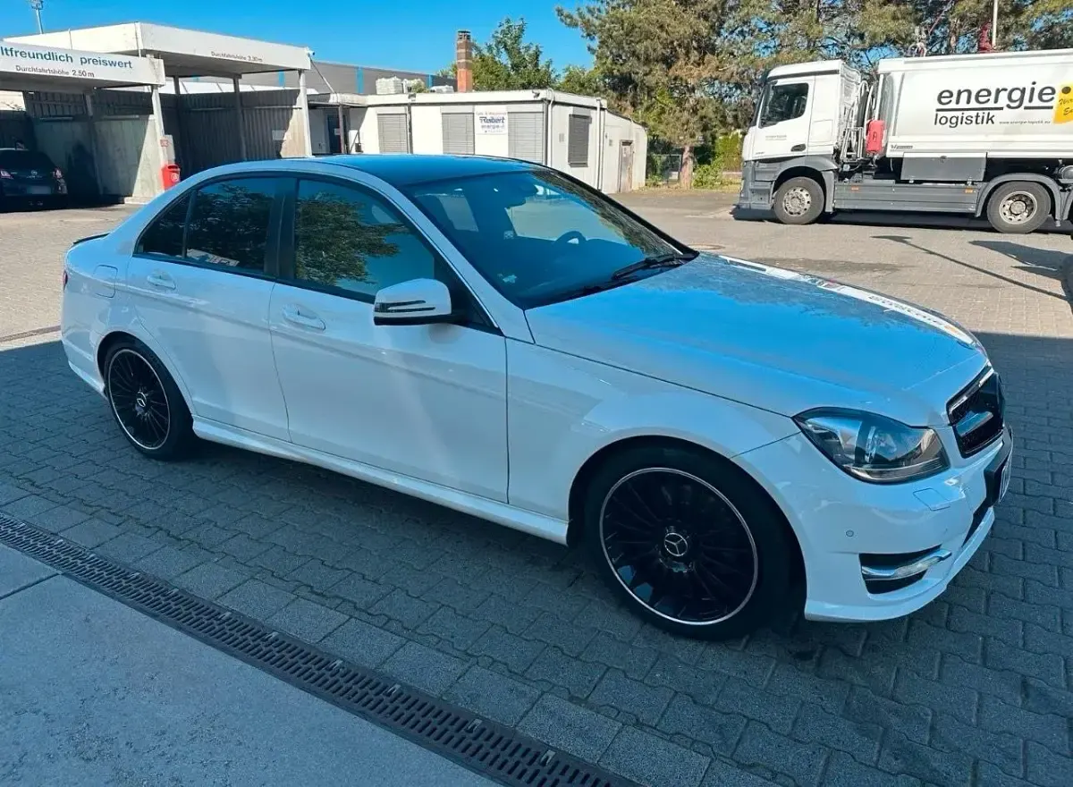 Gebraucht Mercedes C250 204 PS (150 kW) 2013 Weiß Limousine