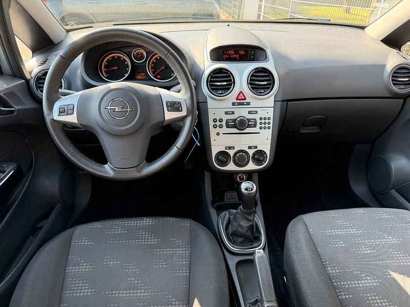 Gebraucht Opel Corsa Satellite 69 PS (50 kW) 2012 Silber Kleinwagen