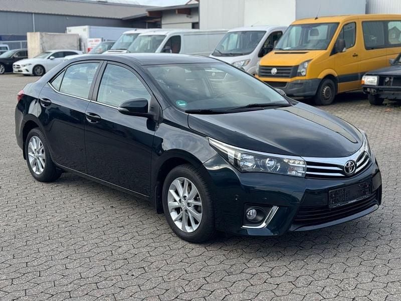 Blau Gebraucht 2015 Toyota Corolla Limousine | 13.450 € (Fairer Preis) - Bild 1/4