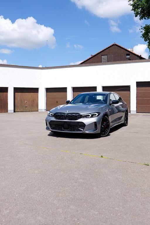 Grau Gebraucht 2023 BMW M340 M Sport Limousine | 50.999 € (Superpreis) - Bild 1/4