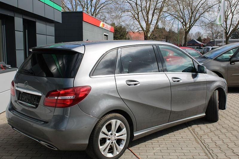 Gebraucht Mercedes B220 Edition 177 PS (130 kW) 2018 Grau Van / Kleinbus